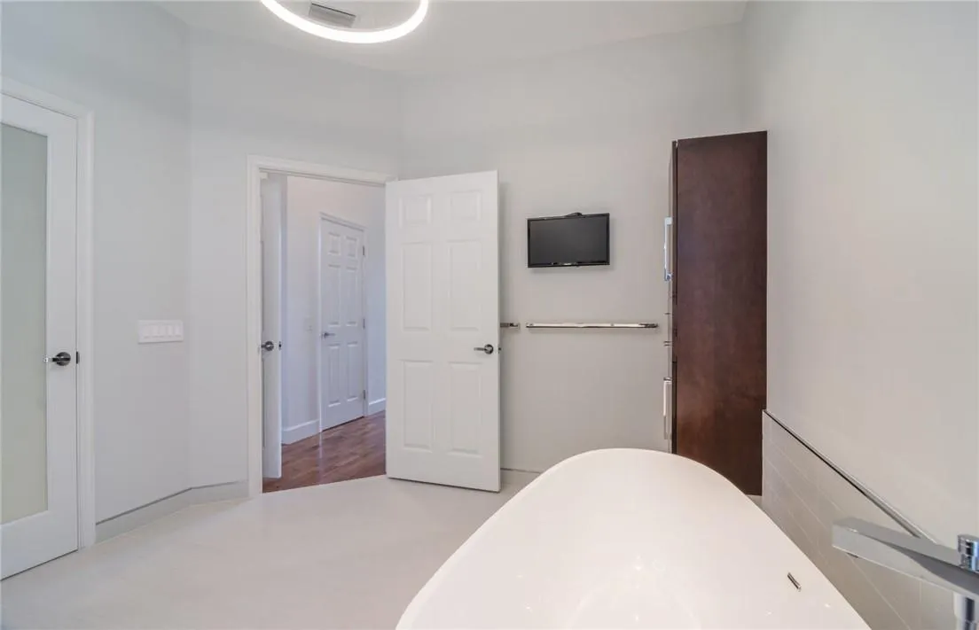 2519 Bay Pointe Court