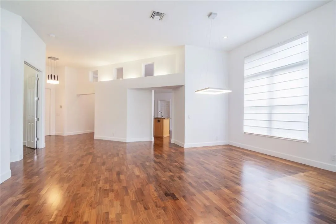 2519 Bay Pointe Court