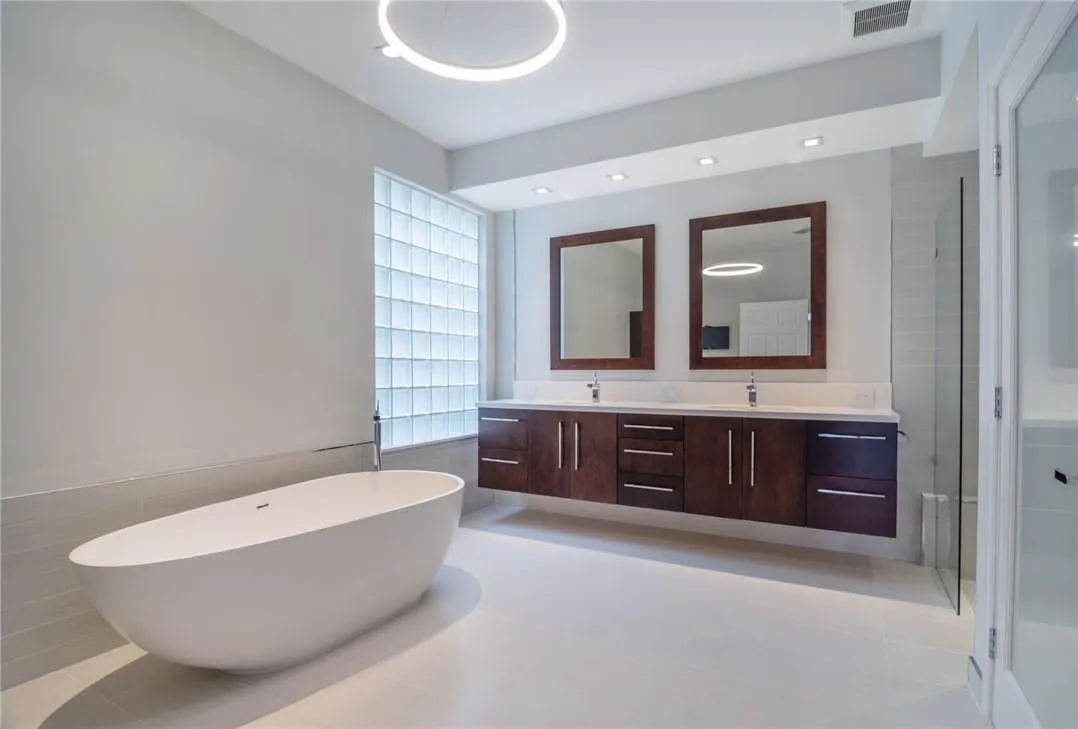 2519 Bay Pointe Court