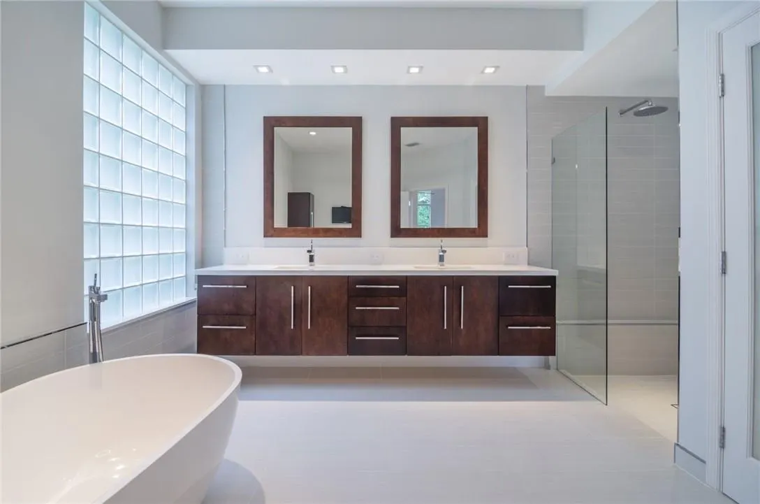 2519 Bay Pointe Court