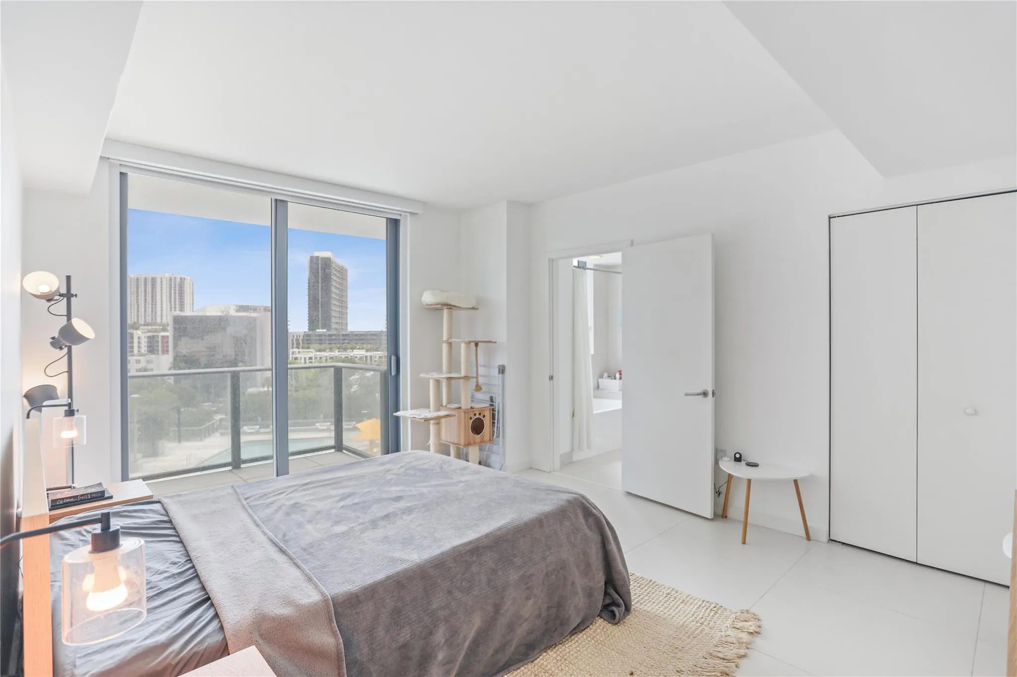 501 NE 31st St, #708