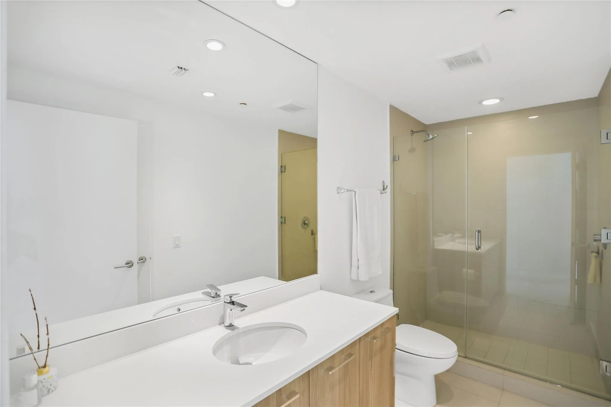 501 NE 31st St, #708