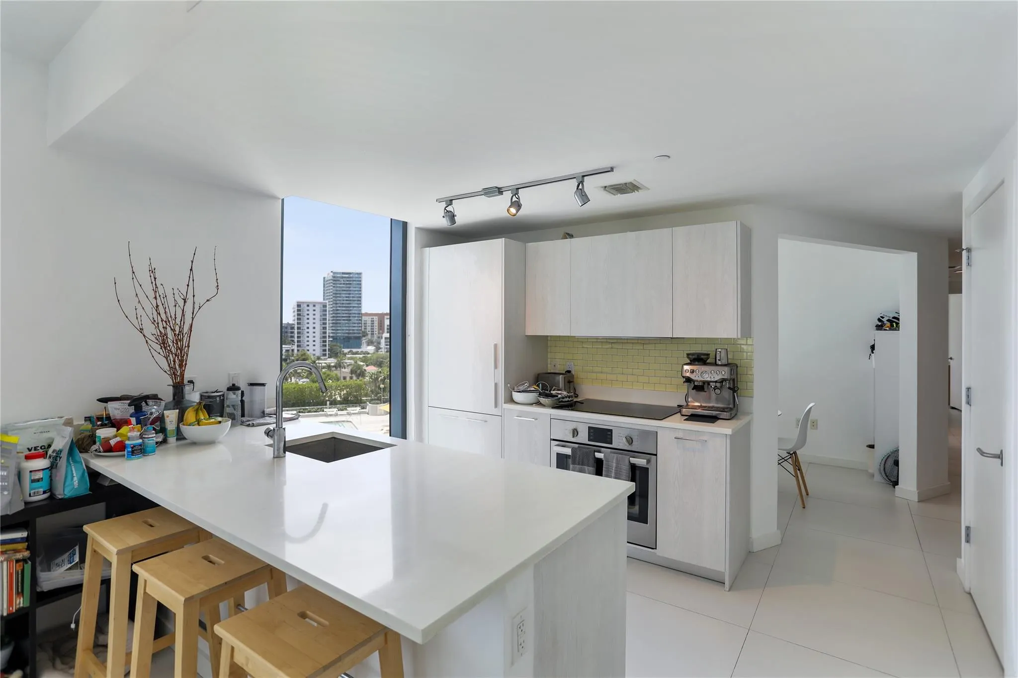 501 NE 31st St, #708
