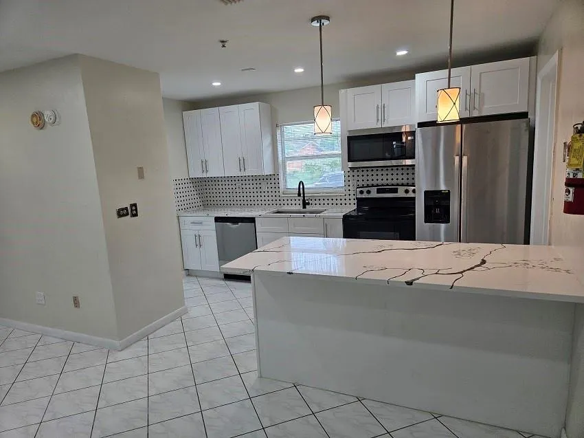 6380 NW 25th Ct