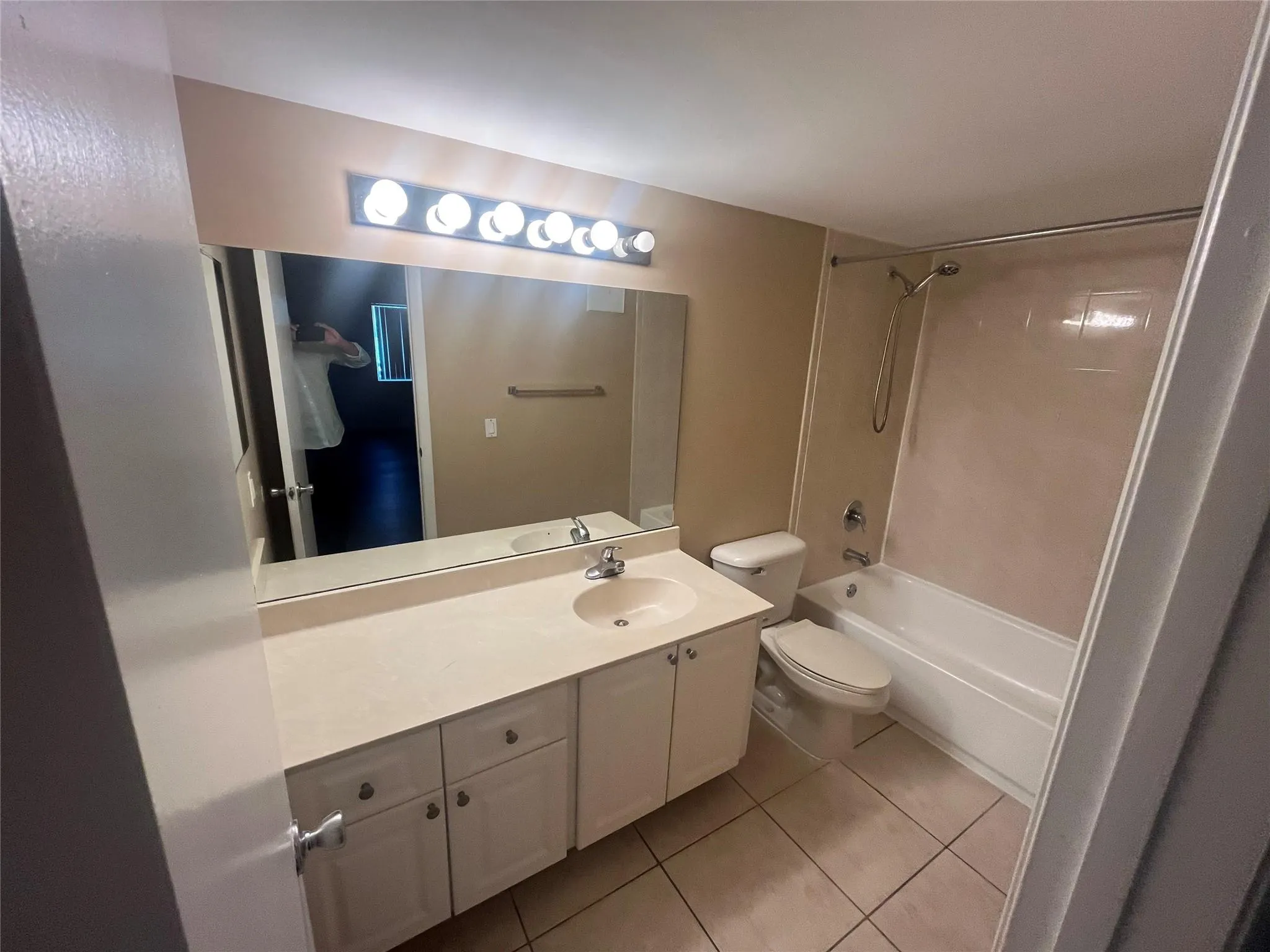 711 N Pine Island Rd, #417