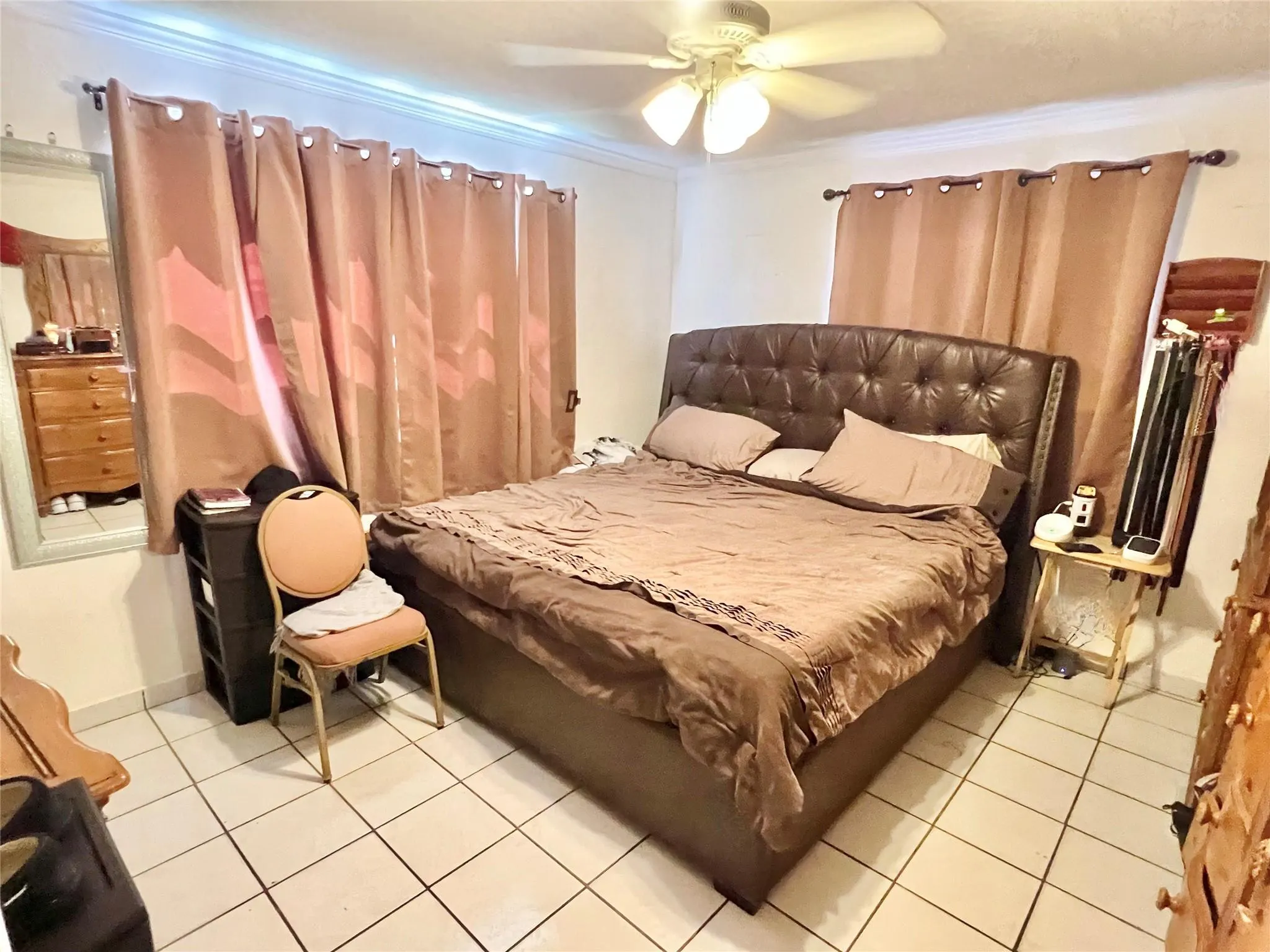 5751 SW 54th Ave