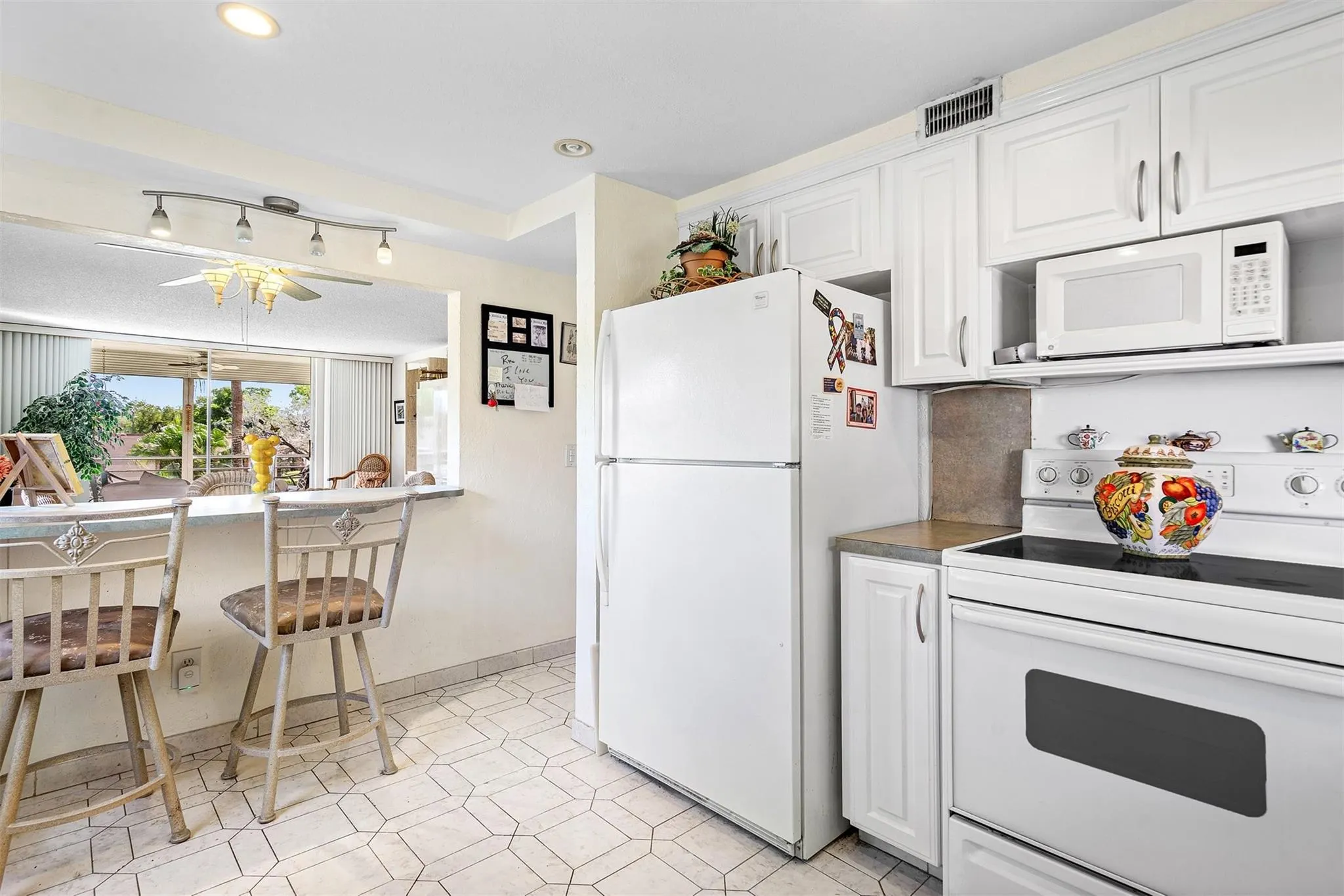 9681 Sunrise Lakes Blvd, #201