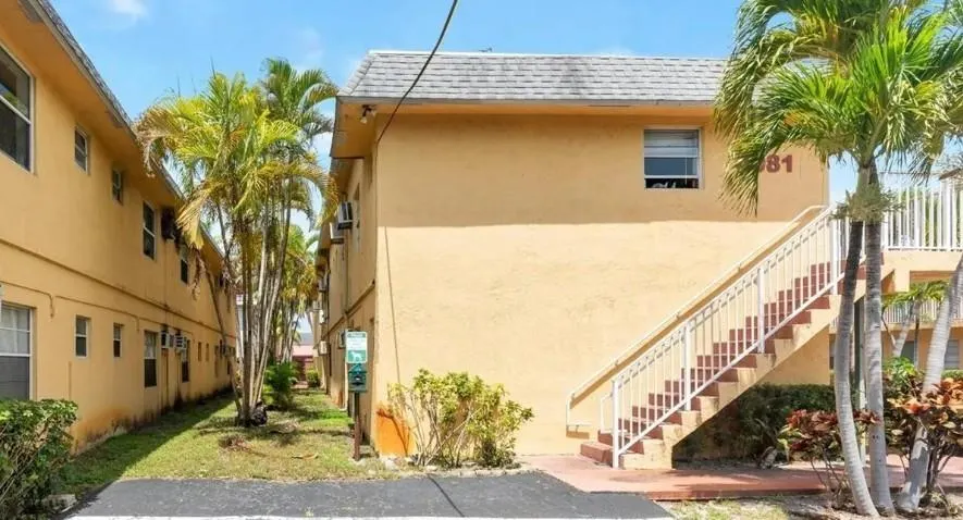 4061 N DIXIE HWY, #1