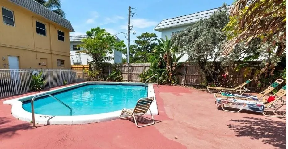 4061 N DIXIE HWY, #1