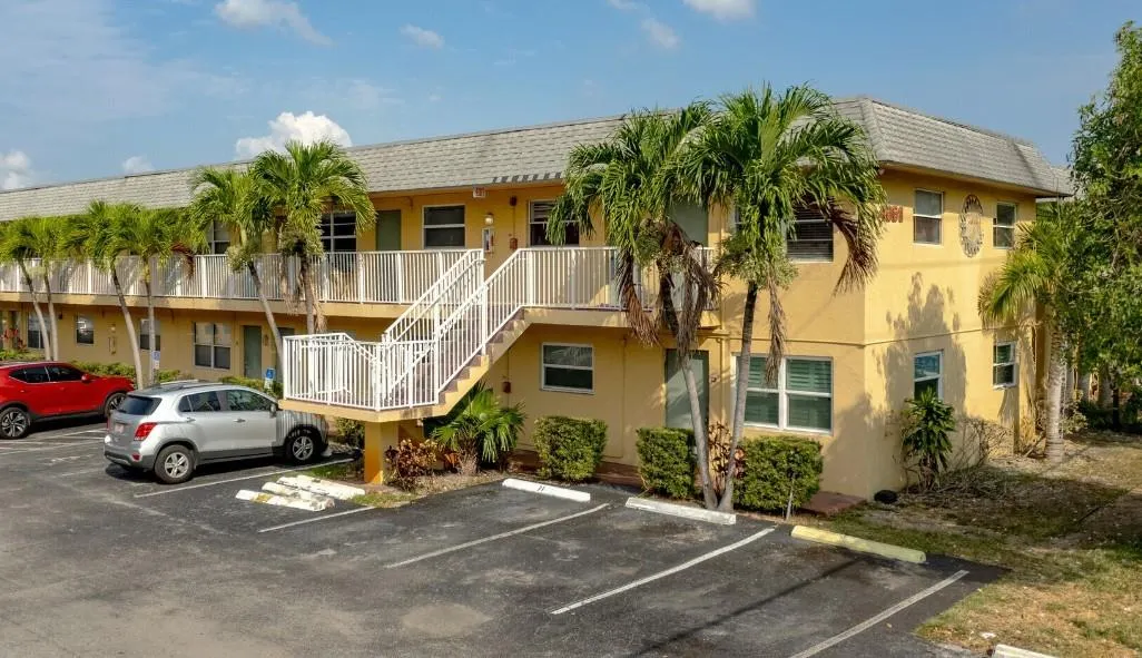 4061 N DIXIE HWY, #1