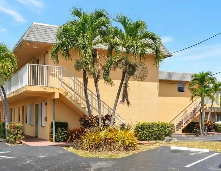 4061 N DIXIE HWY, #1