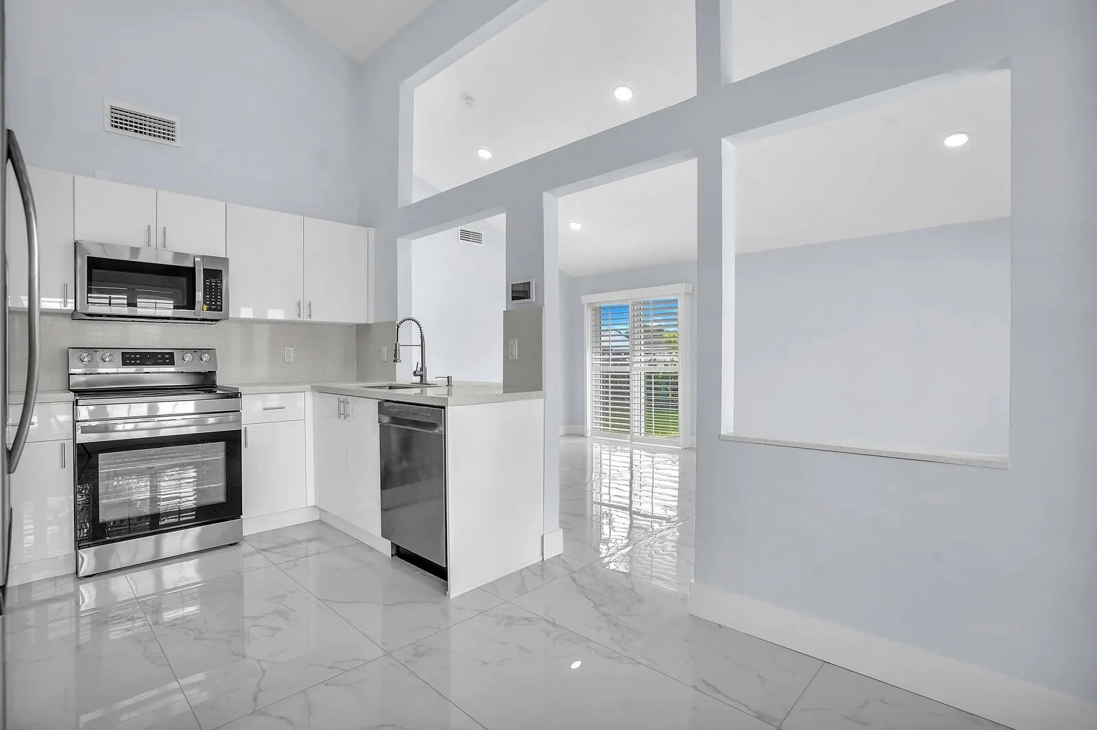 8389 Rural Ln