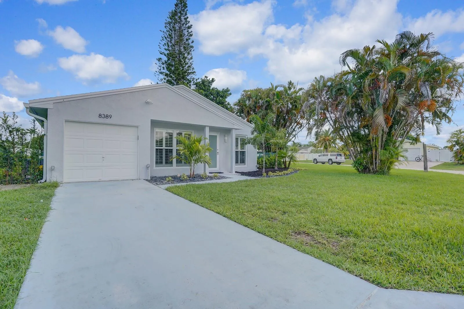 8389 Rural Ln