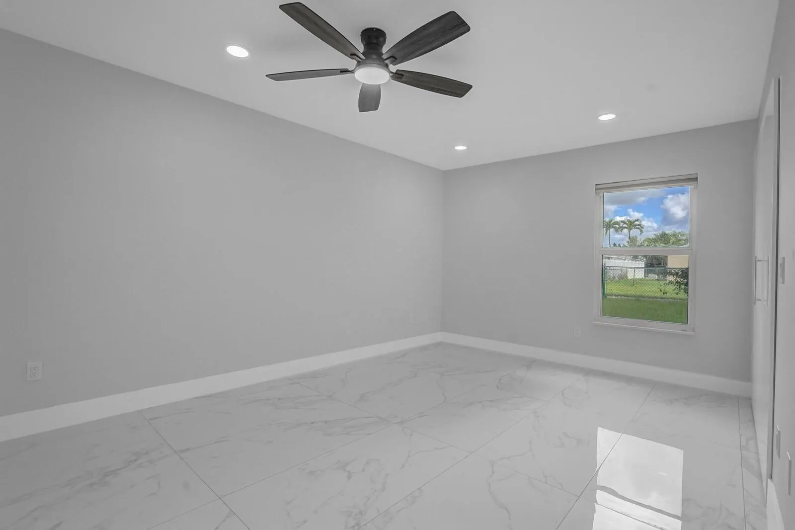 8389 Rural Ln
