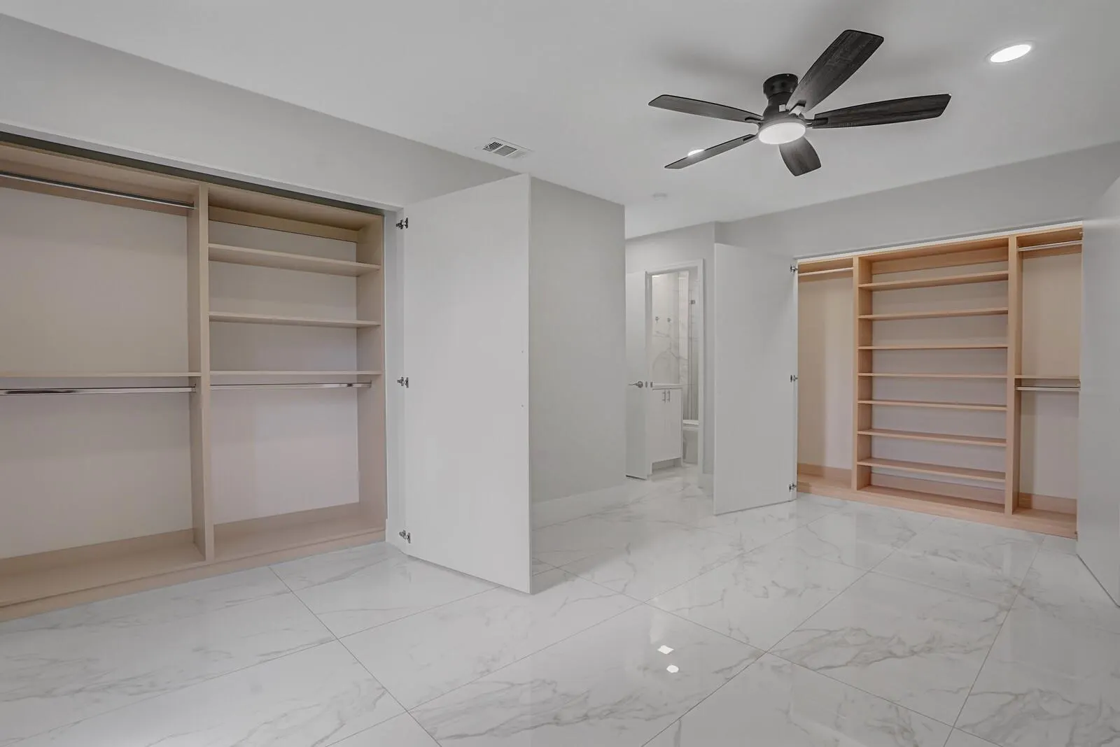8389 Rural Ln