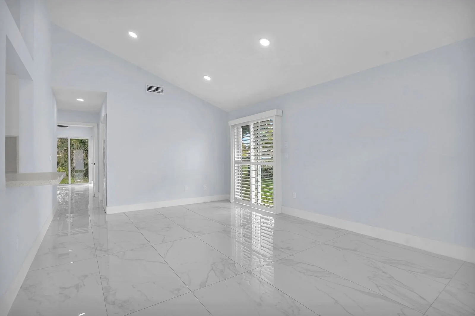 8389 Rural Ln