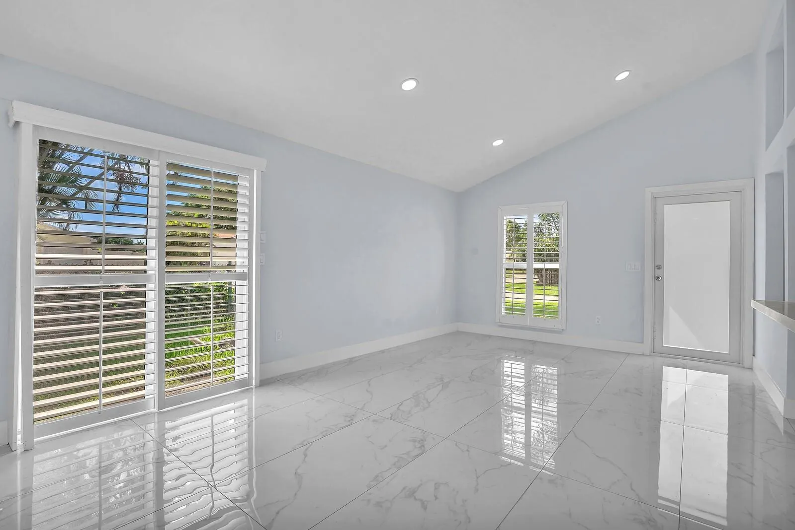8389 Rural Ln