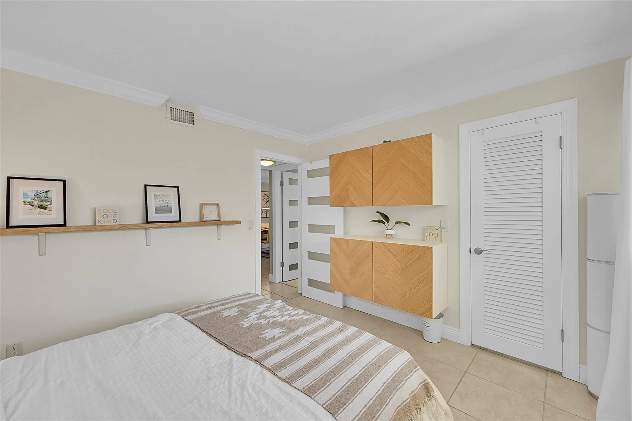 300 Golden Isles Dr, #311