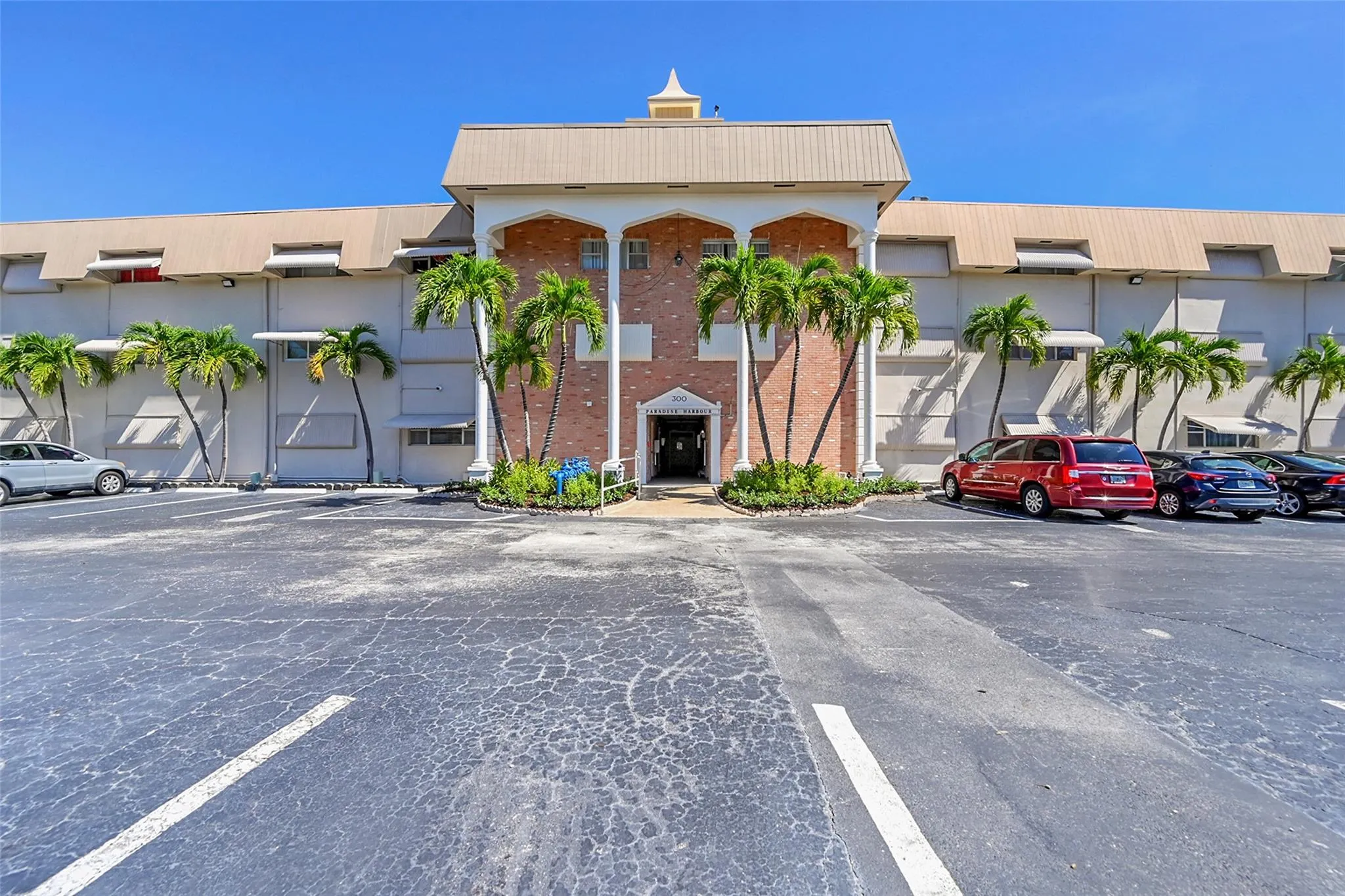 300 Golden Isles Dr, #311