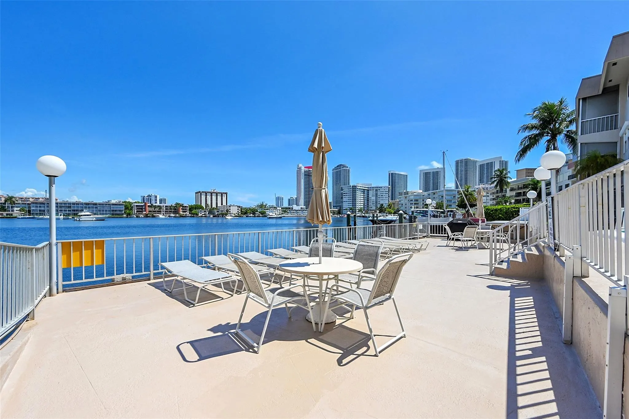 300 Golden Isles Dr, #311