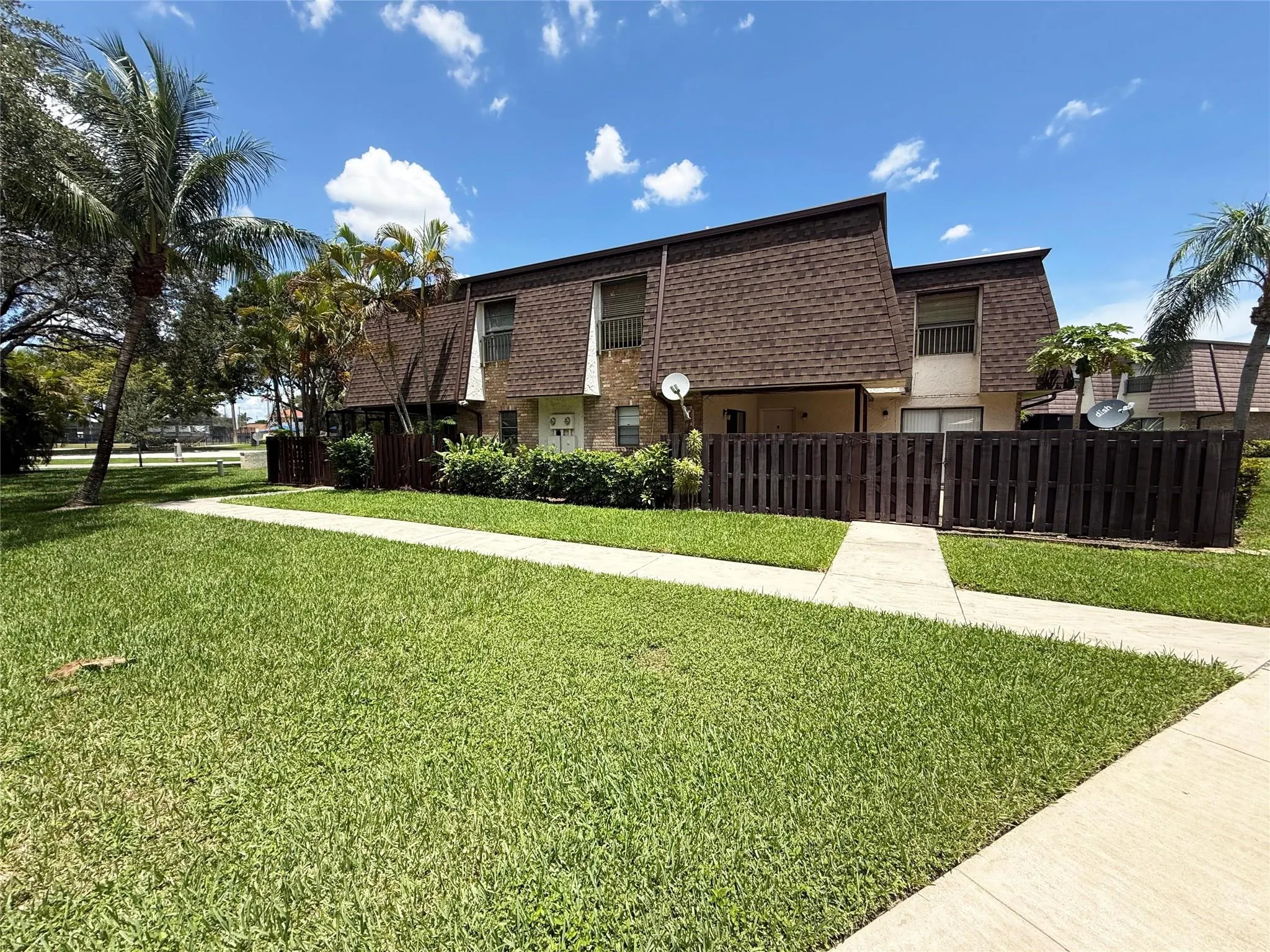 2561 NW 99th Ave