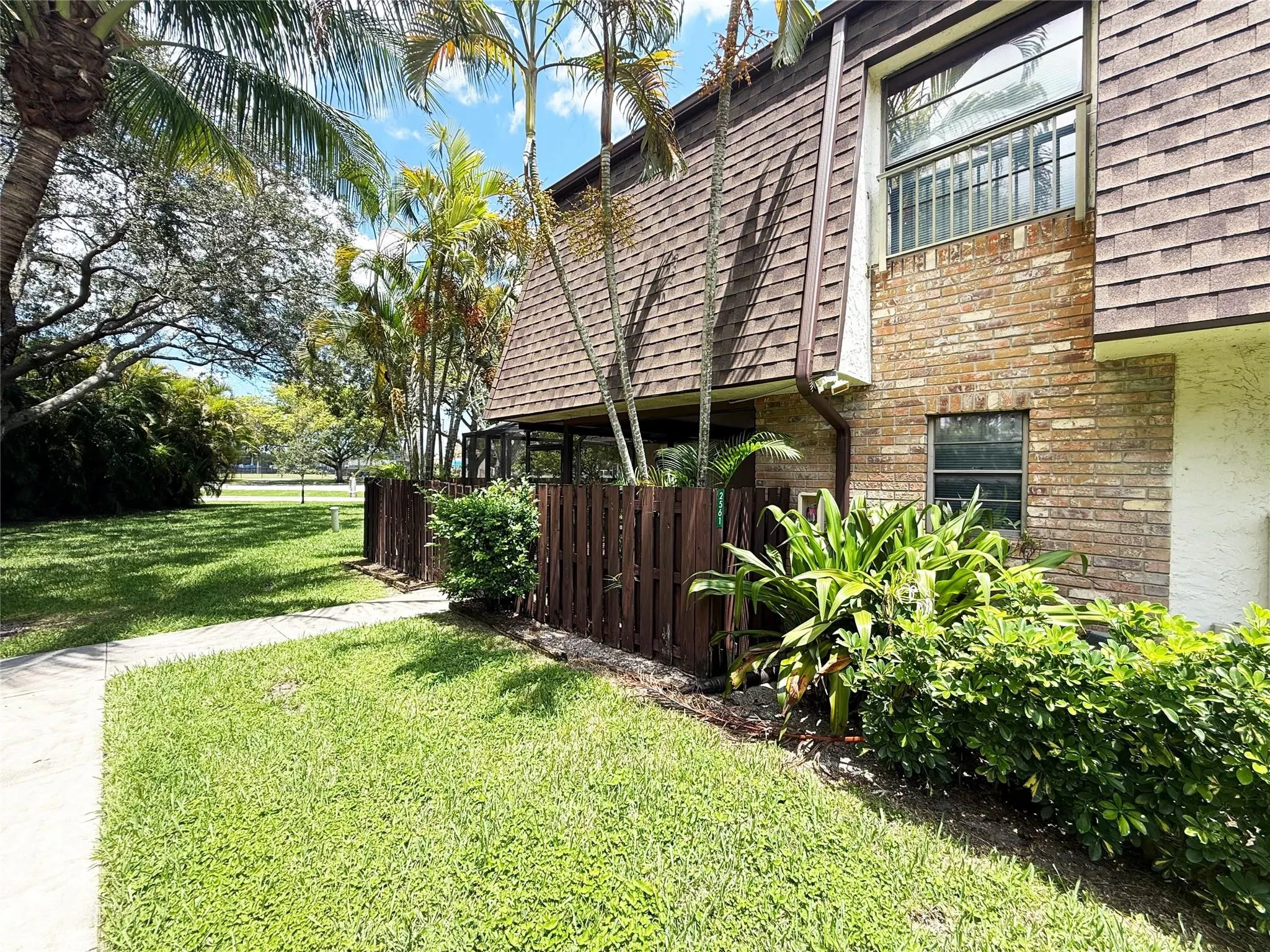 2561 NW 99th Ave
