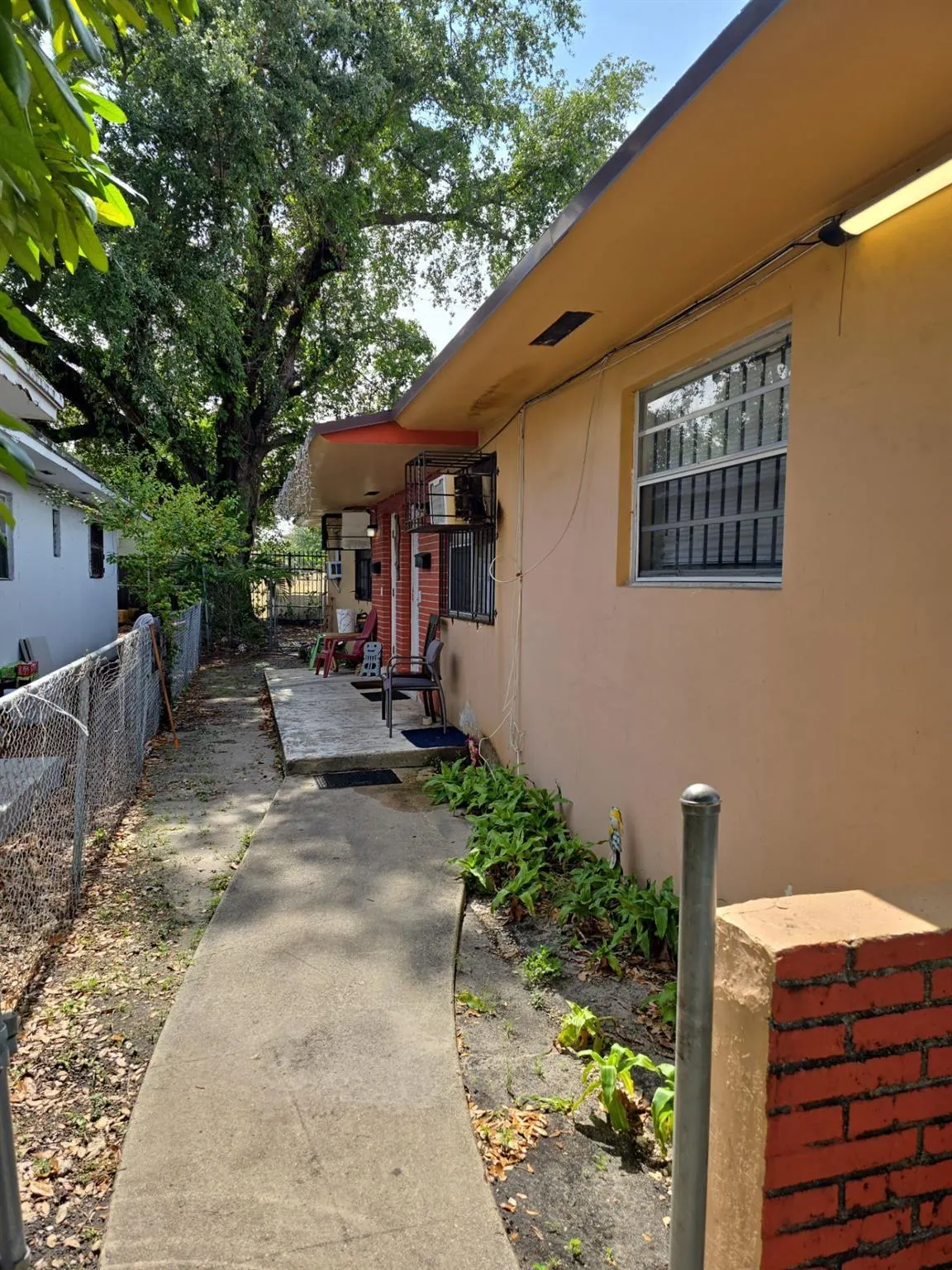 6760 - 6762 NW 6th Ct