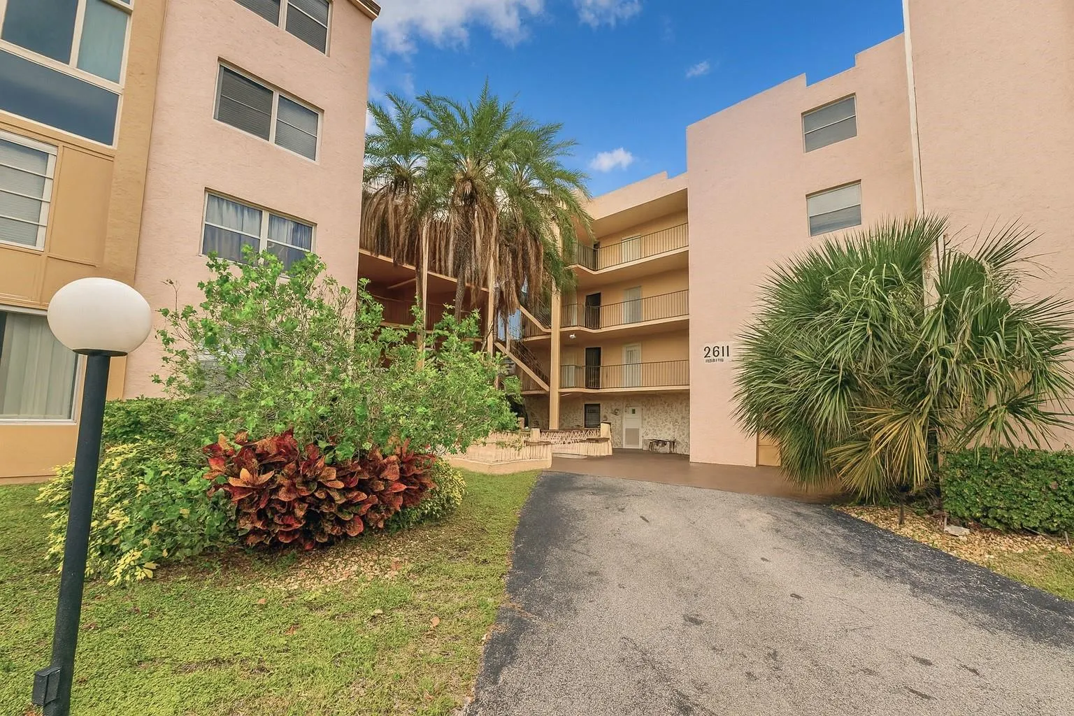 2811 Somerset Dr, #206