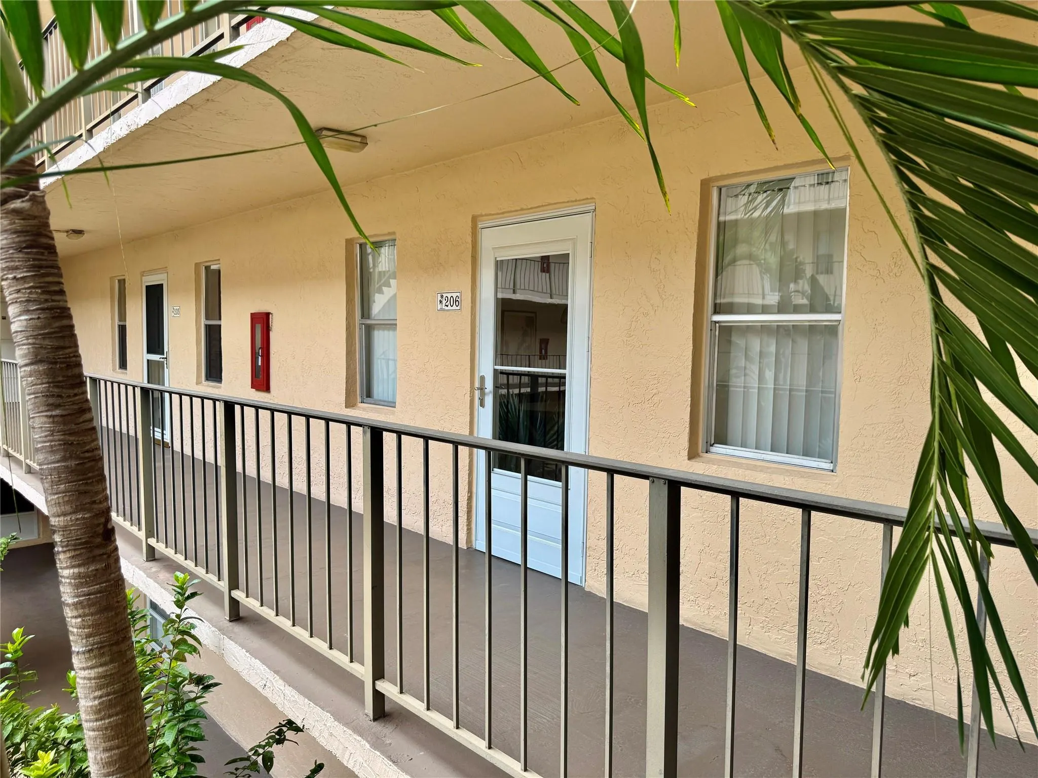 2811 Somerset Dr, #206