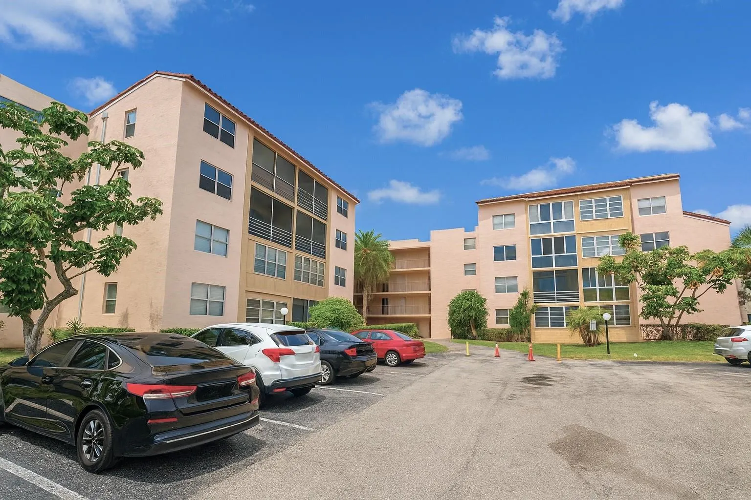 2811 Somerset Dr, #206