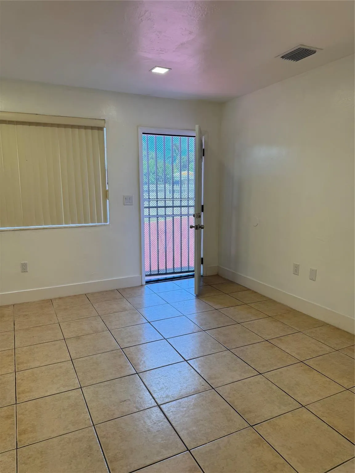 910 NW 43rd St