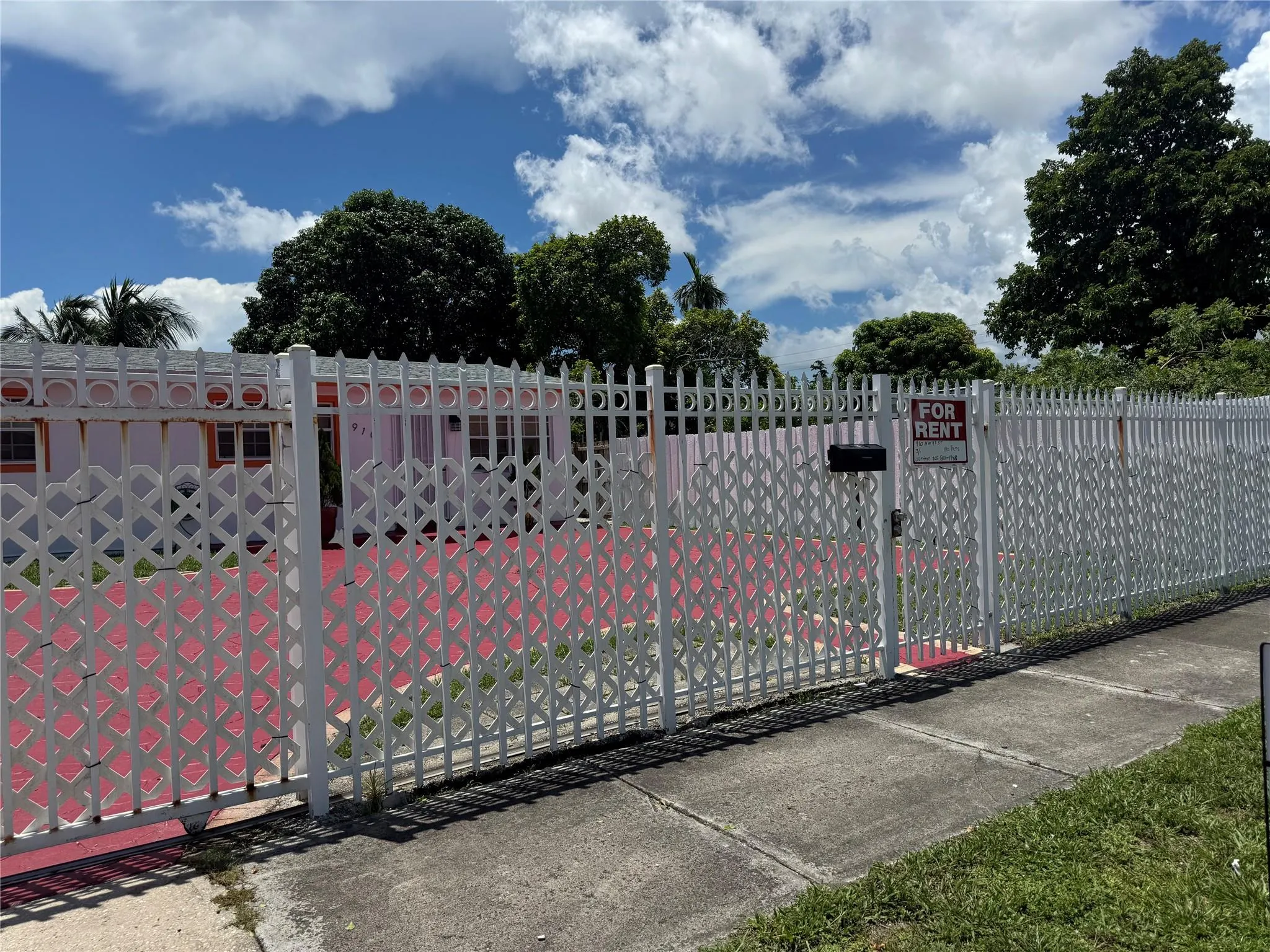 910 NW 43rd St