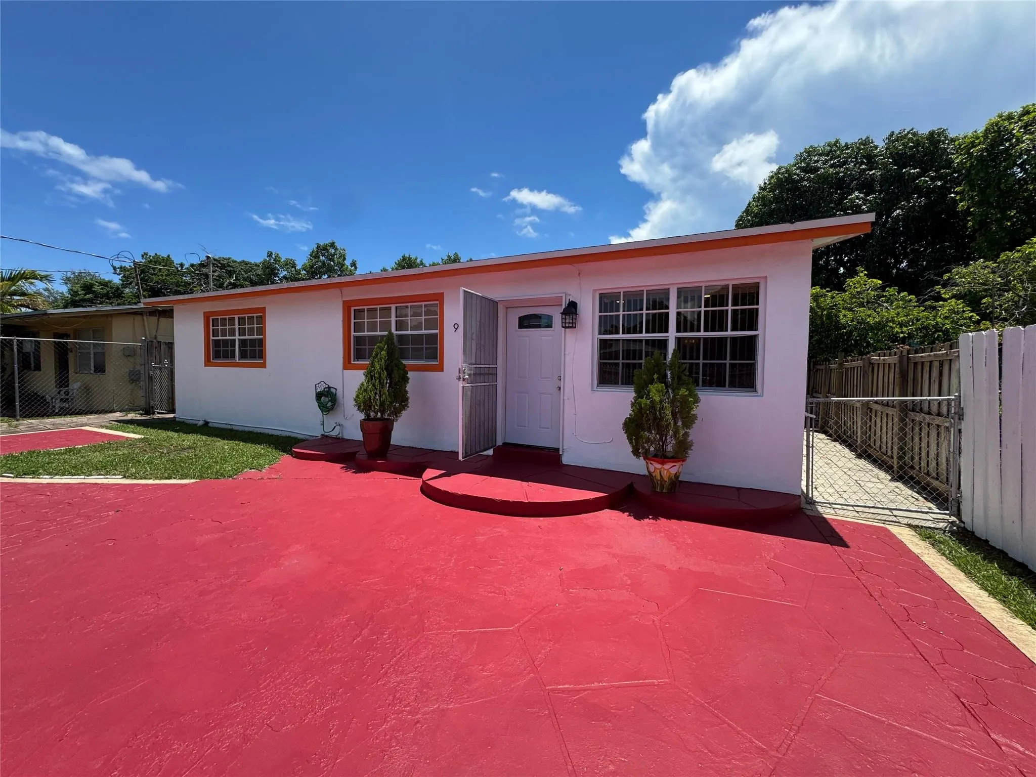 910 NW 43rd St