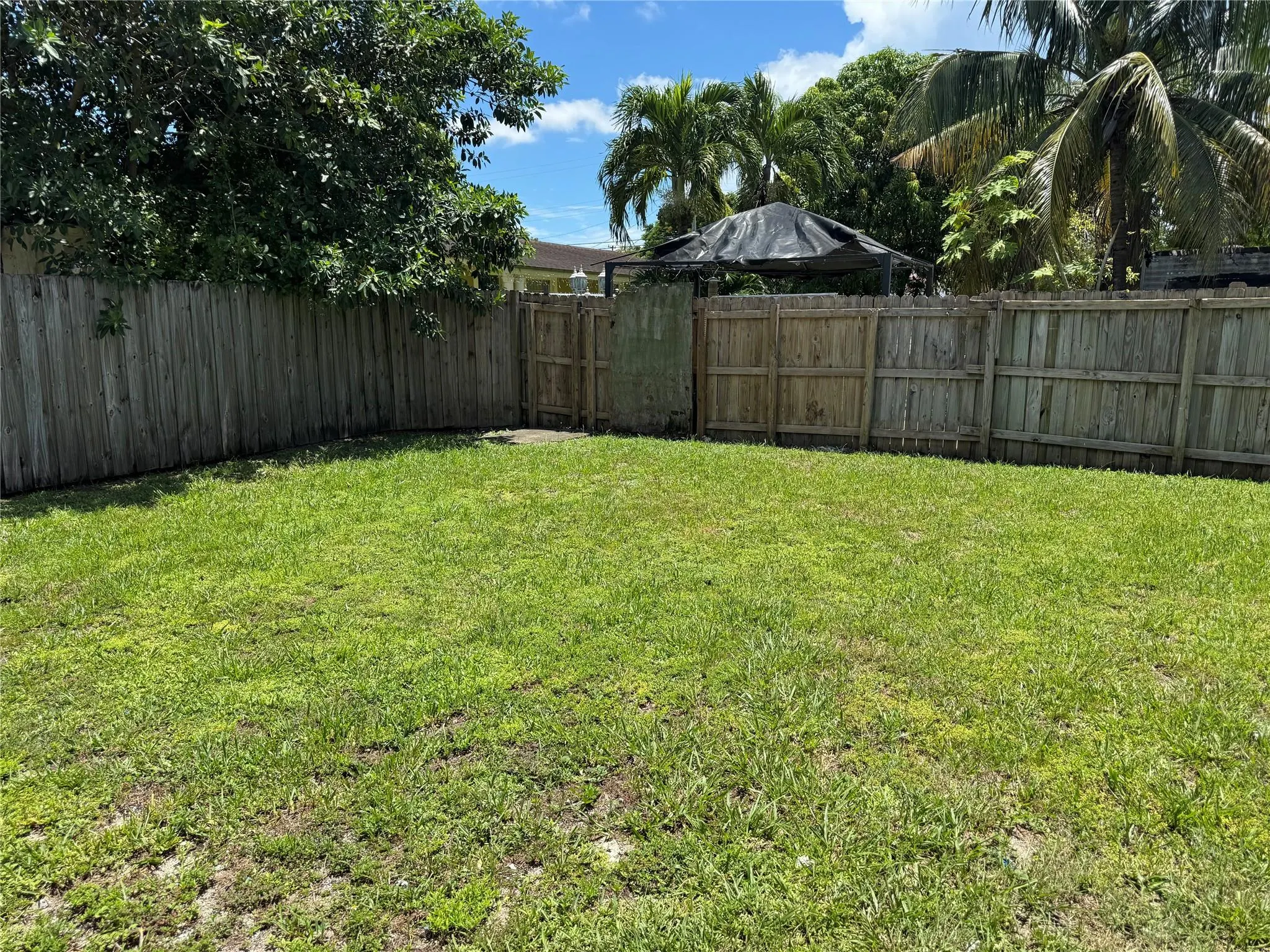 910 NW 43rd St