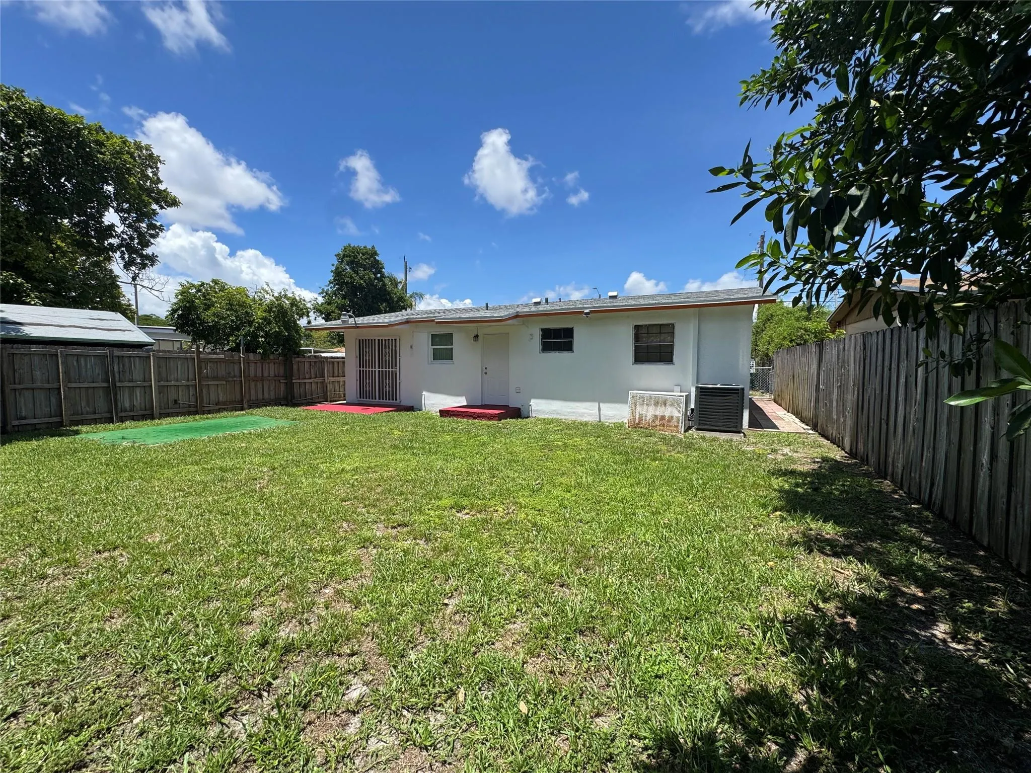 910 NW 43rd St