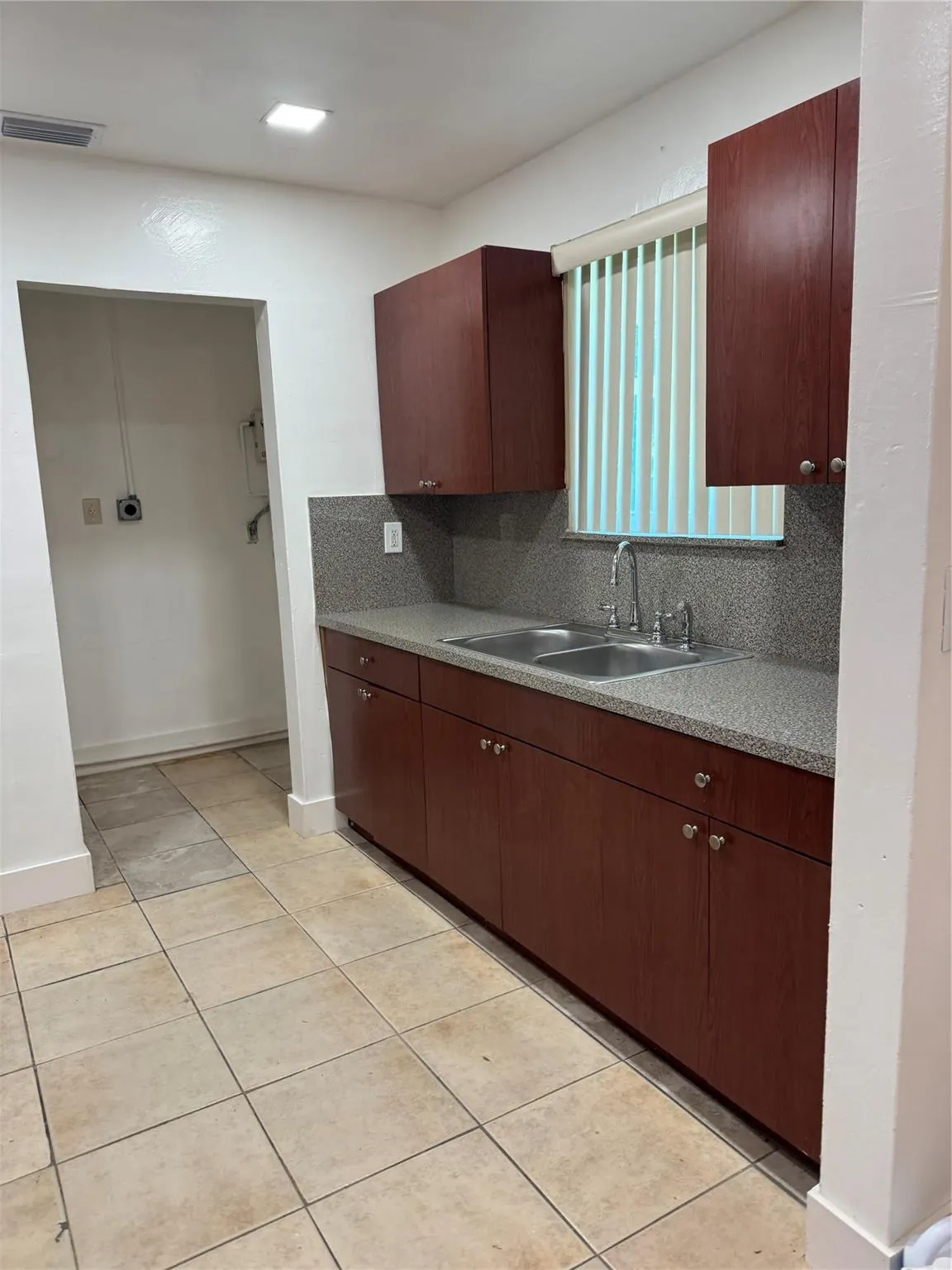 910 NW 43rd St