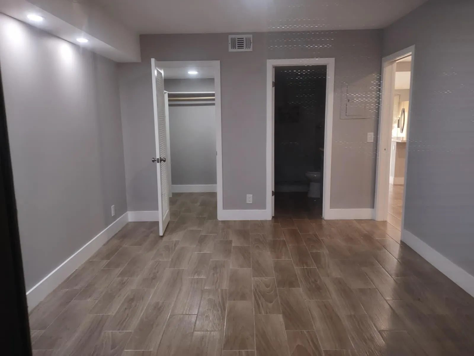 5068 Rose Hill Drive, #103