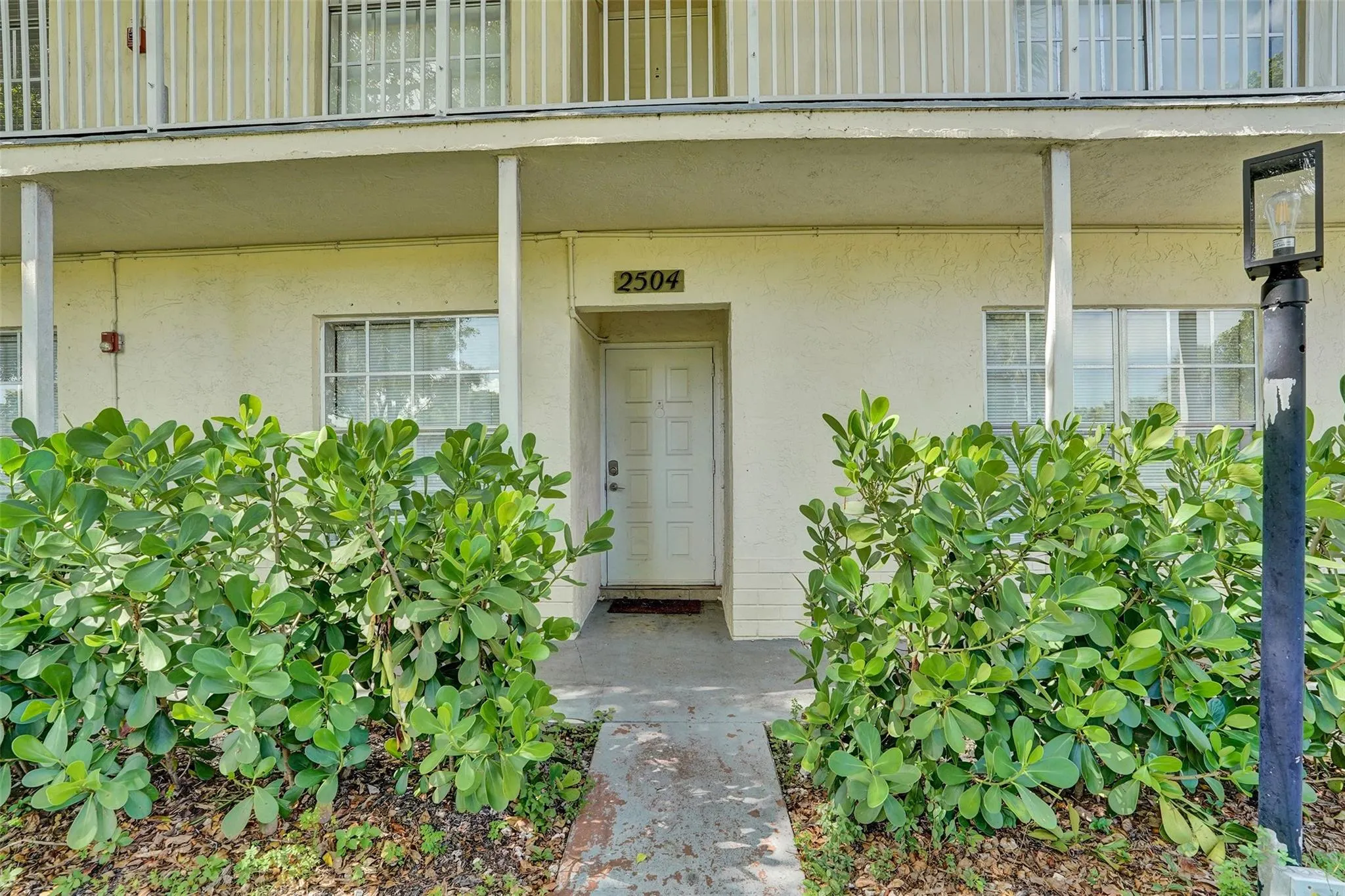 2504 Riverside Dr