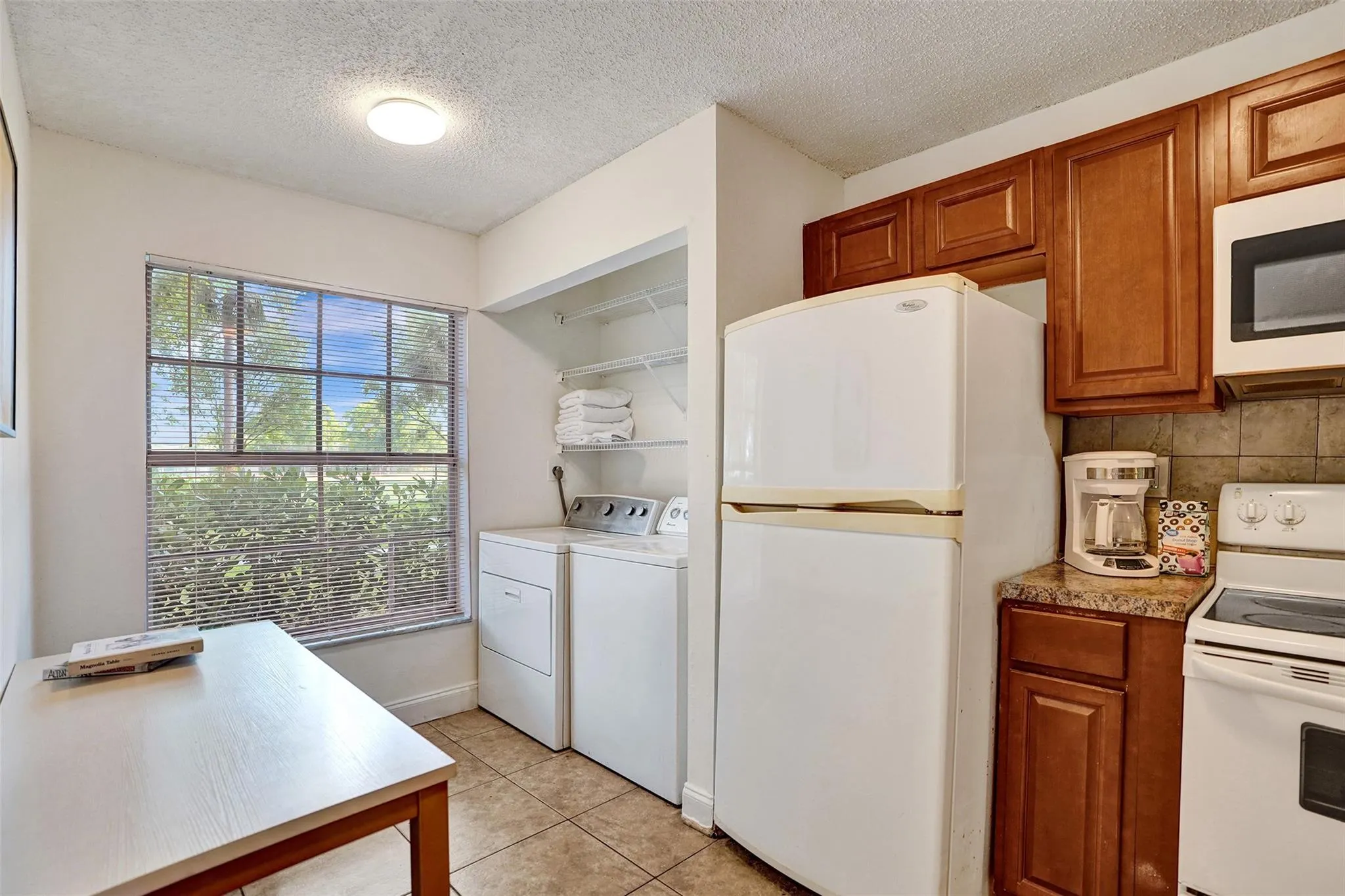 2504 Riverside Dr