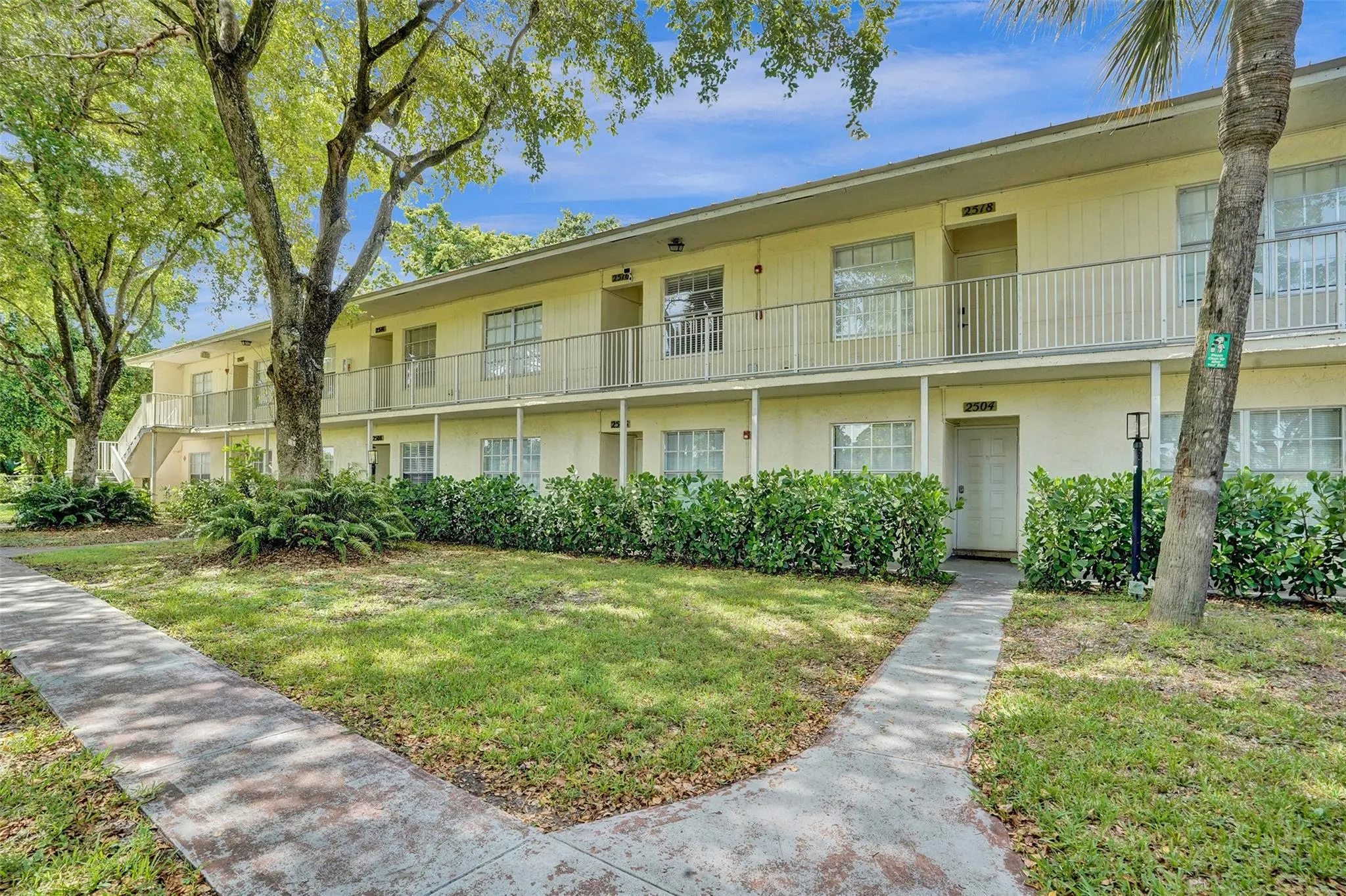 2504 Riverside Dr