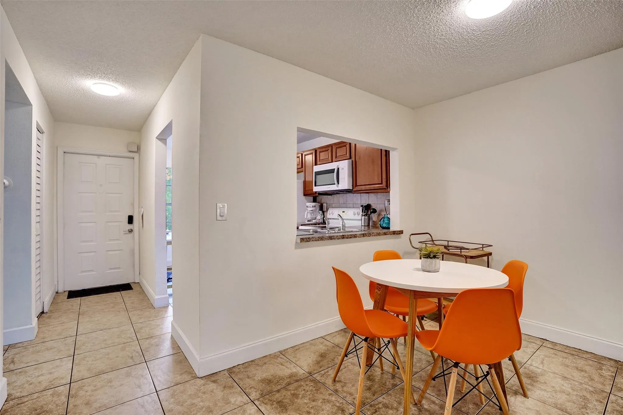 2504 Riverside Dr
