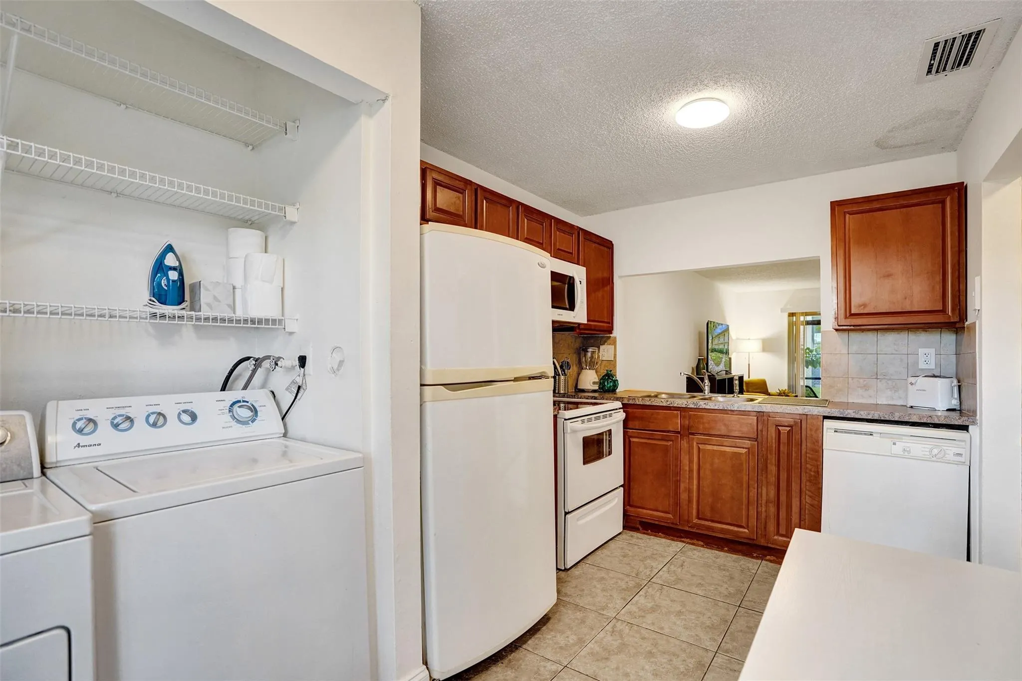 2504 Riverside Dr