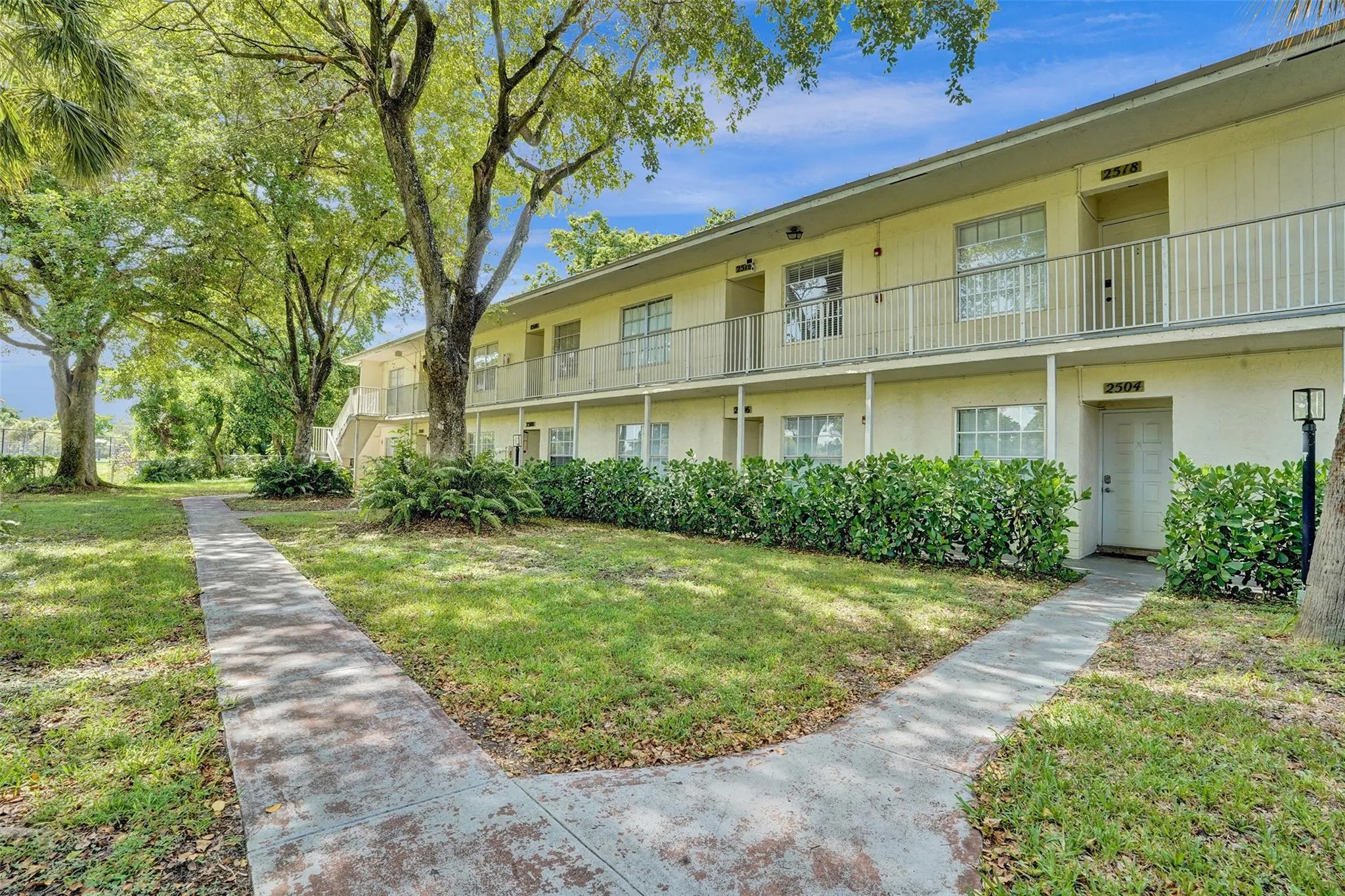 2504 Riverside Dr