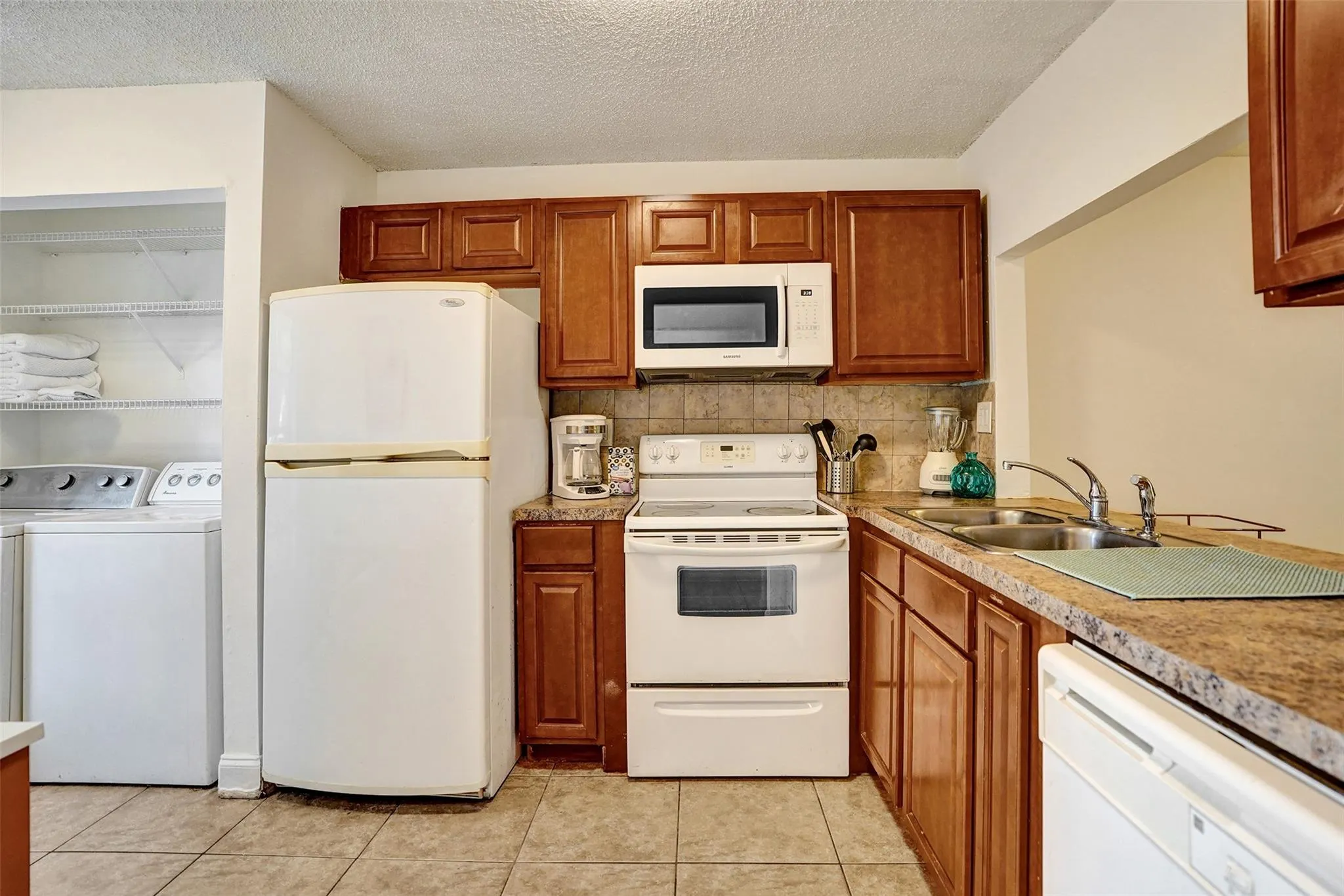 2504 Riverside Dr