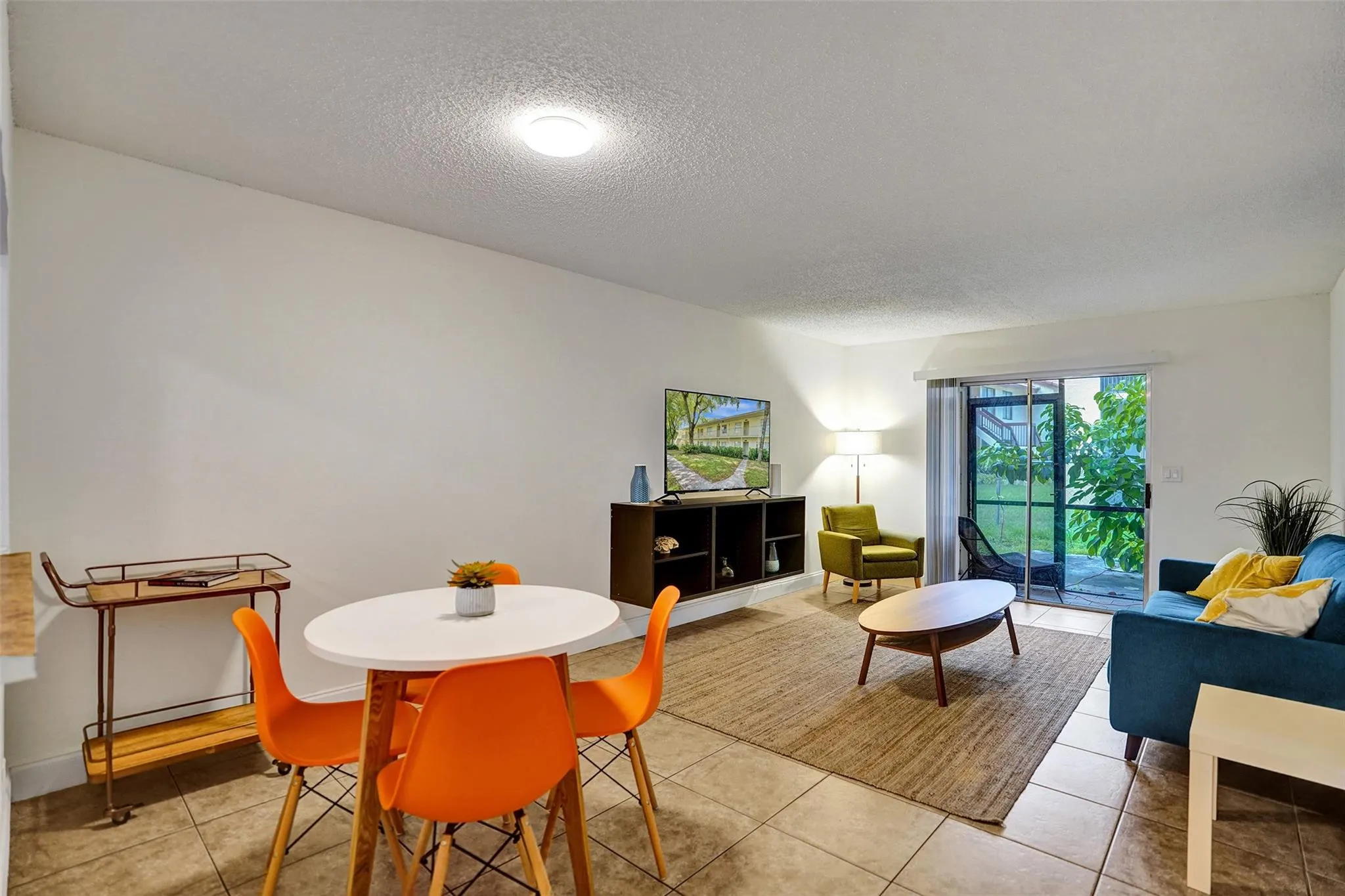 2504 Riverside Dr