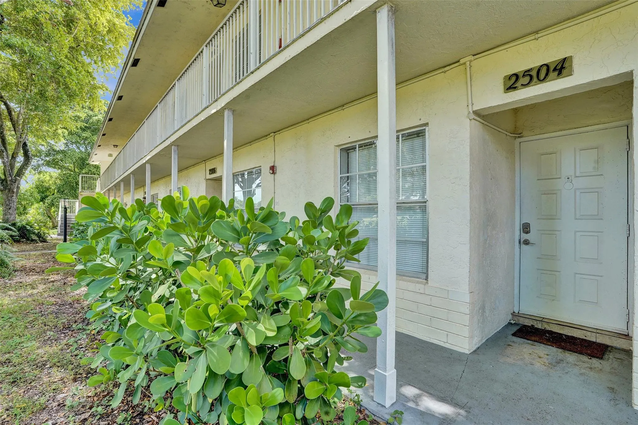 2504 Riverside Dr