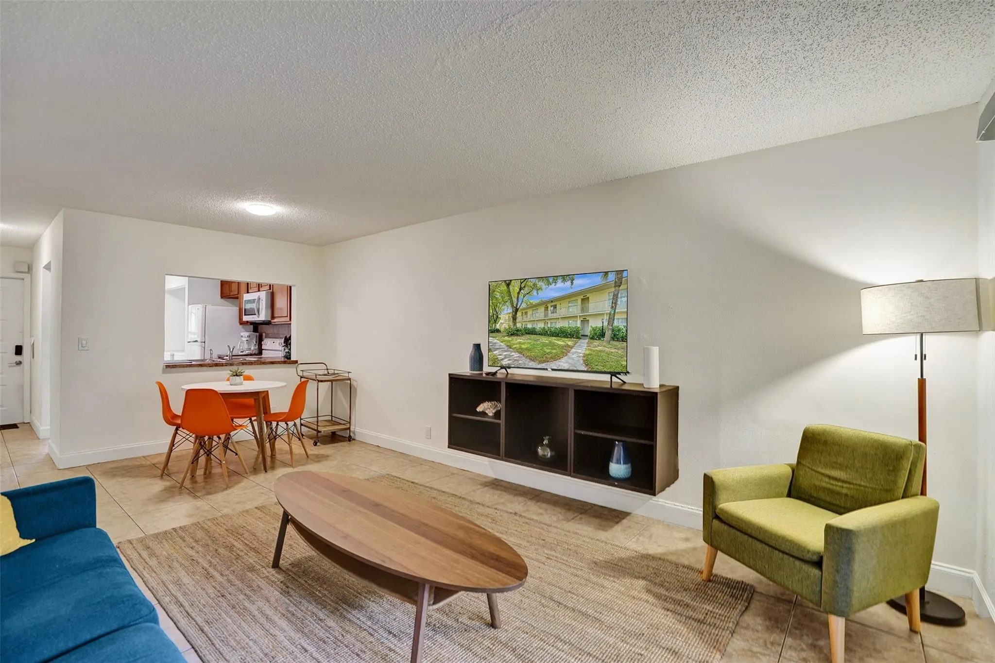 2504 Riverside Dr