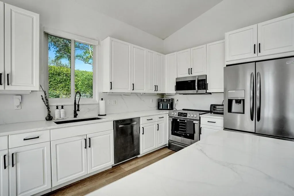 1660 W Classical Blvd
