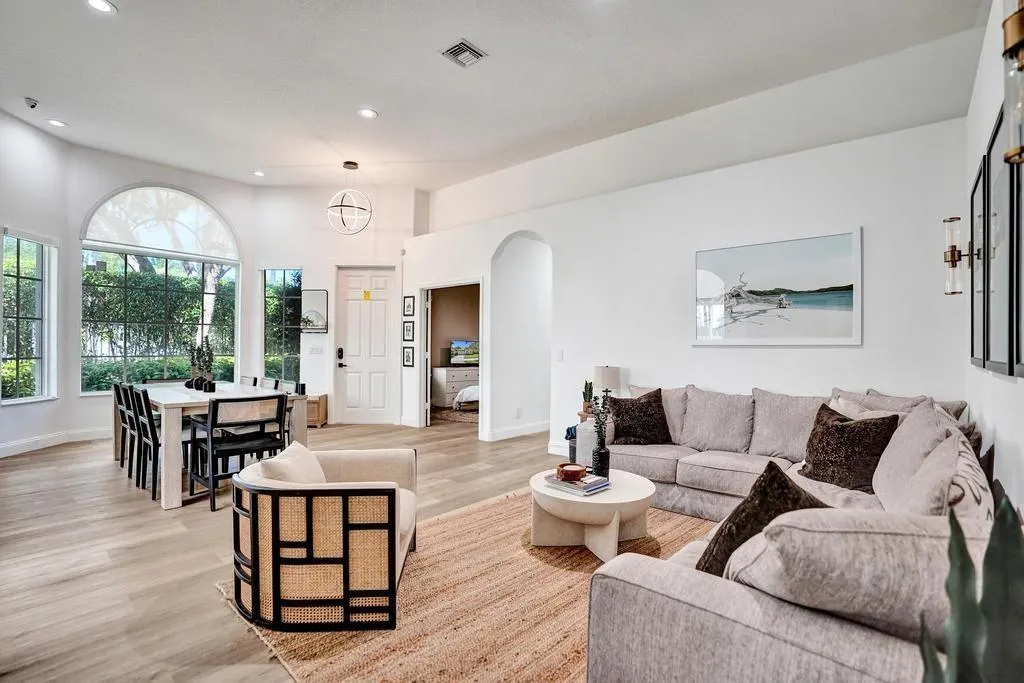 1660 W Classical Blvd
