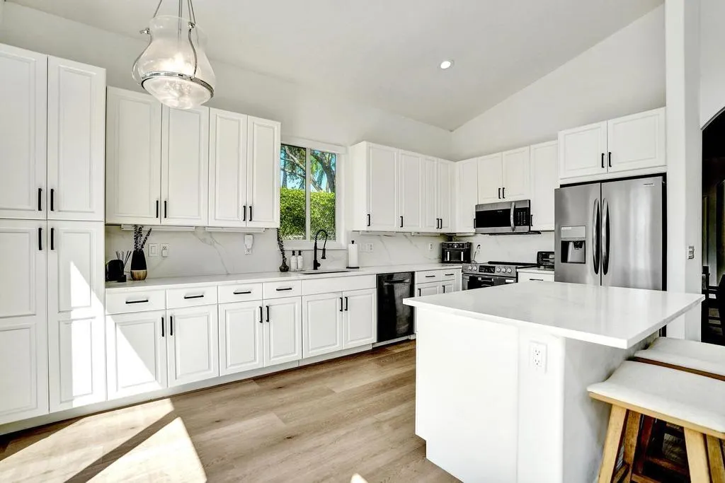 1660 W Classical Blvd